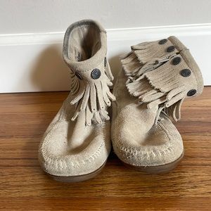 Tan Minnetonka Double Fringe Side-Zip Boot, Sz 6.5